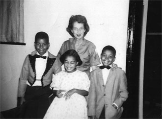 file:/activities/oralhistory/cappics/loving1945_trio, alt: Ruth Loving with her three children